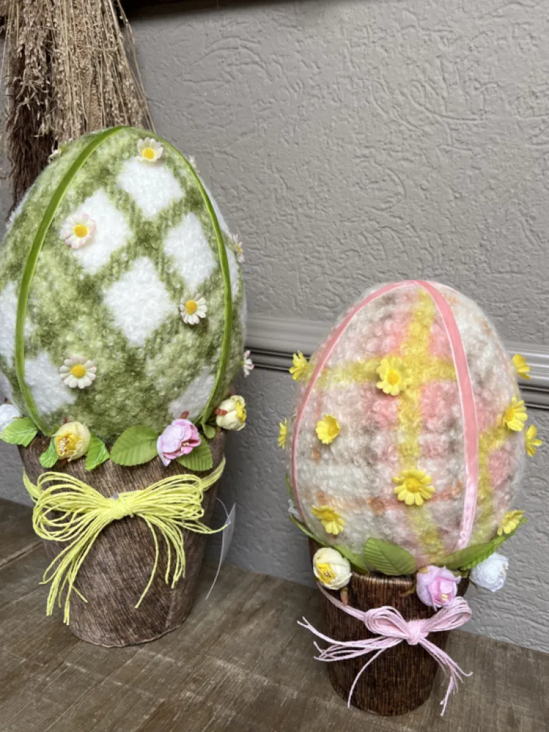 Decoratie ei op pot groen textiel 20*43