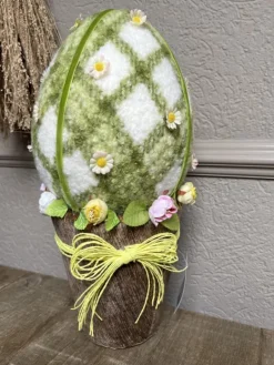 Decoratie ei op pot groen textiel 20*43