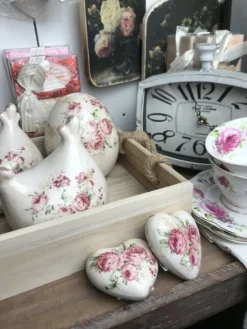 Decoratie kip met roosjes (L)