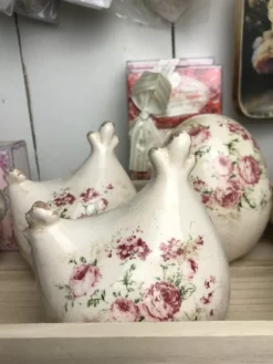 Decoratie kip met roosjes (L)