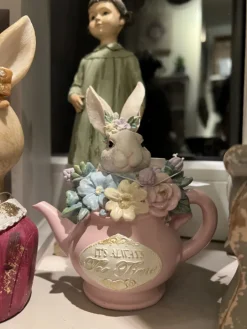 Decoratie konijn in theepotje 12*8*14