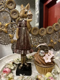 Decoratie konijn meisje met cupcake bruin/goud