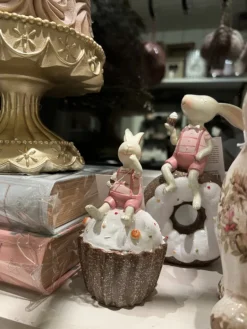 Decoratie konijntje op donut