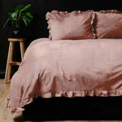 Dekbedovertrek Velvet Ruffels oudroze 240*200/220