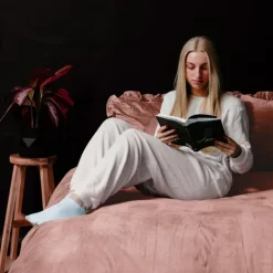 Dekbedovertrek Velvet Ruffels oudroze 240*200/220