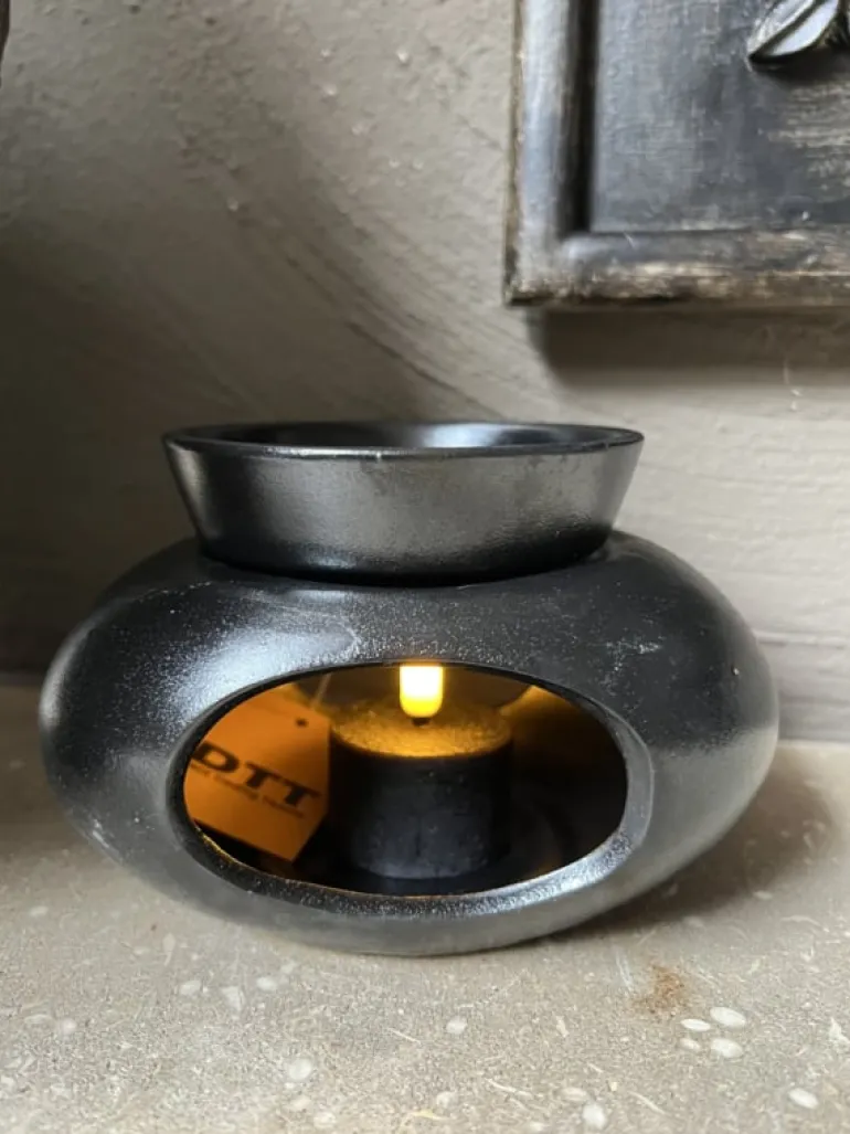 Geurbrander W aardewerk zwart 14*10*9