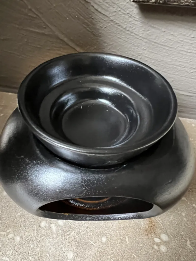 Geurbrander W aardewerk zwart 14*10*9