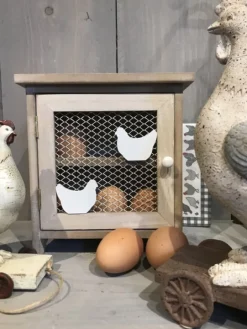Houten eierkastje met kippetjes 20*14*21