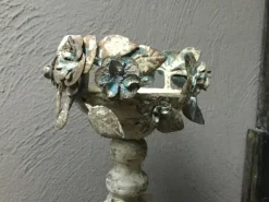 Ijzeren kandelaar met bloemen 13*36