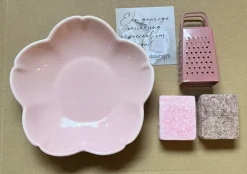 Kadoset geurblokjes met roze schaaltje bloem