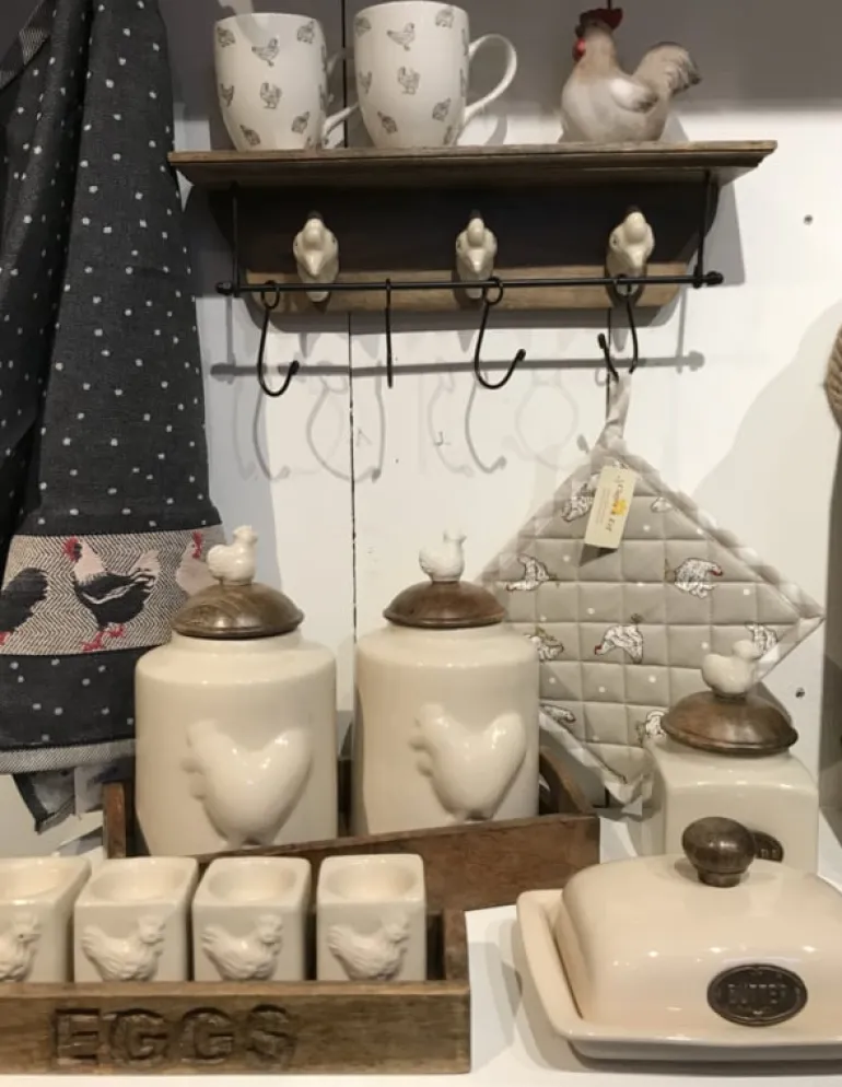 Kapstok met 6 mokken koe