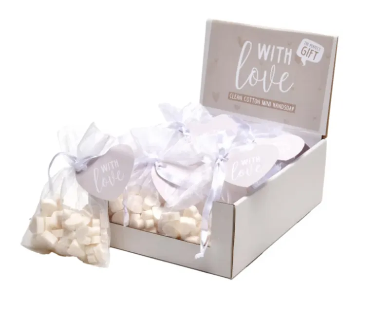 Organza zakje gevuld met mini hartzeepjes With Love