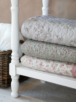 Quilt / woondeken Lavender fog 180*130