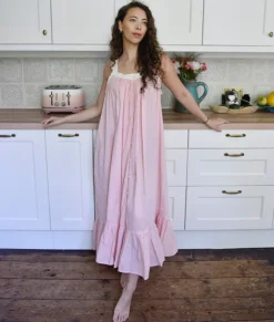 Romantisch nachthemd broderie Jodie roze