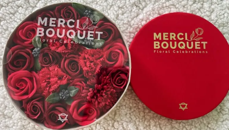 Ronde kadodoos zeepbloemen rode rozen 20*8