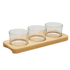 Schaaltjes (3) op houten plank