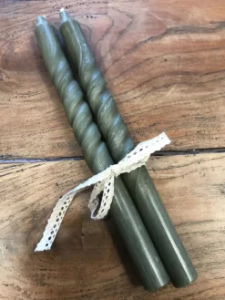 Set van 2 kaarsen gedraaid groen