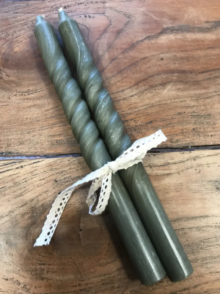 Set van 2 kaarsen gedraaid groen