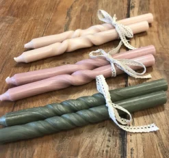 Set van 2 kaarsen gedraaid groen